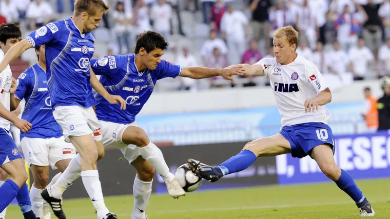 Hajduk na Dinamo, a Varteks na &Scaron;ibenik