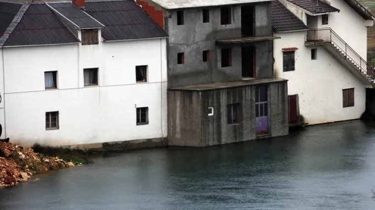 Neretva prodire u domove