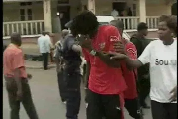 Adebayor u suzama: Molio sam se da me ne pogode