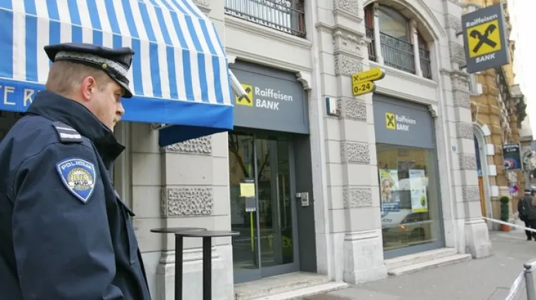 Lažna dojava o bombi zatvorila banku