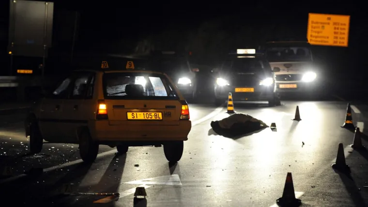 Zgazio ga auto dok je pretrčavao magistralu
