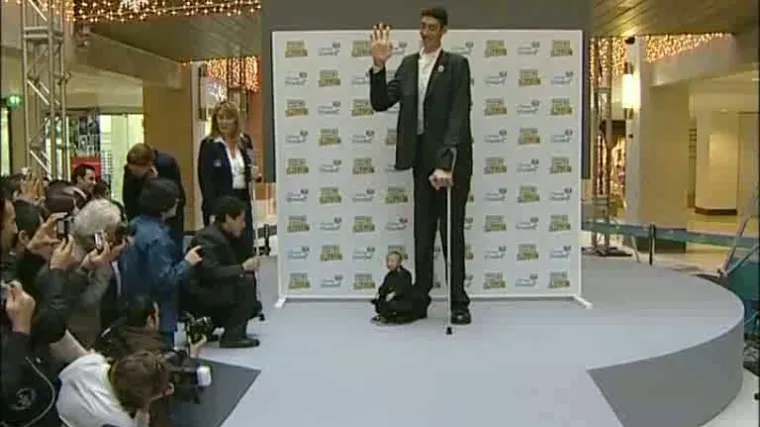 Susreli se najniži i najviši čovjek na svijetu