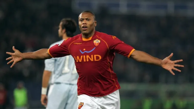 Julio Baptista na pragu Intera