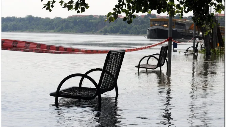 Mostar: Voda prodrla u kuće