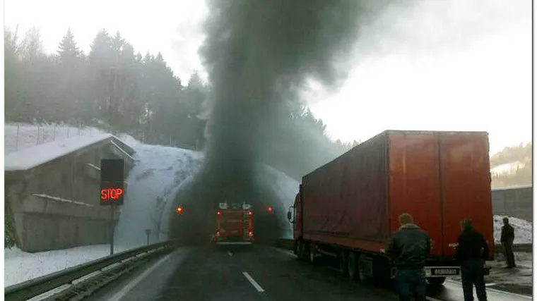 Požar i sudar u slovenskom tunelu