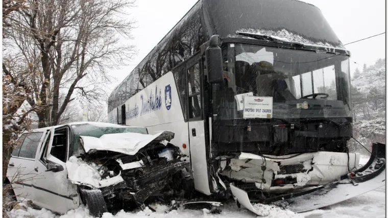 Snijeg, ledena ki&scaron;a i bura izazvali kaos