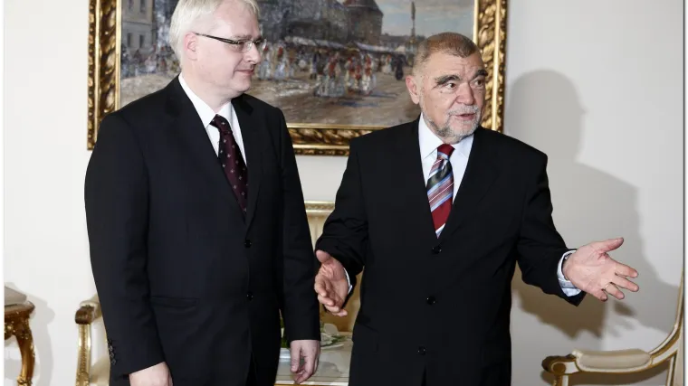 Mesić i Josipović dogovorili primopredaju