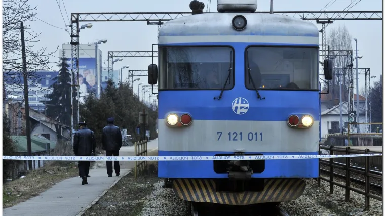 Krao kabel pa ga udario vlak