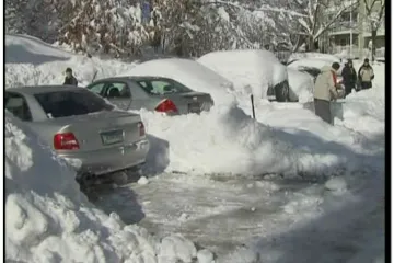 Washington se iskopava iz snijega