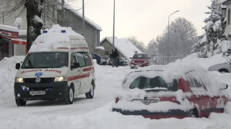 U Lici gotovo metar snijega