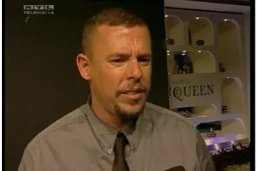 Ubio se Alexander McQueen