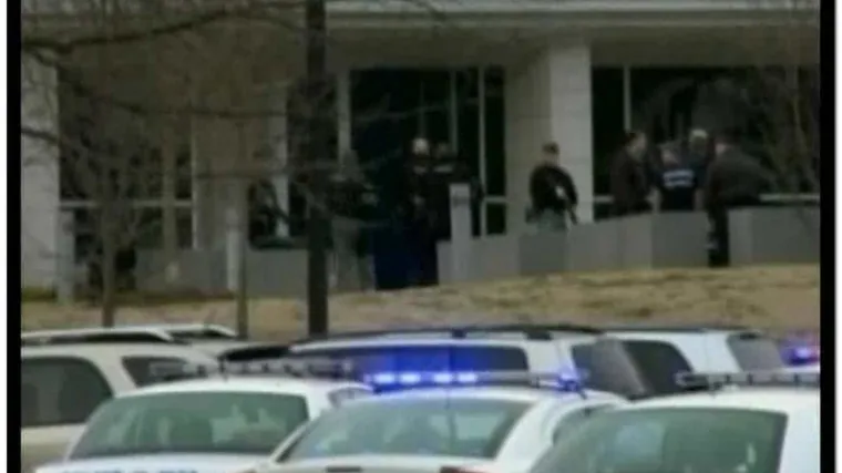 Poubijala kolege profesore