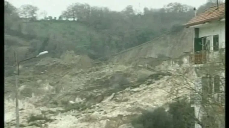 Smak svijeta: Otplovilo cijelo brdo s gradom!