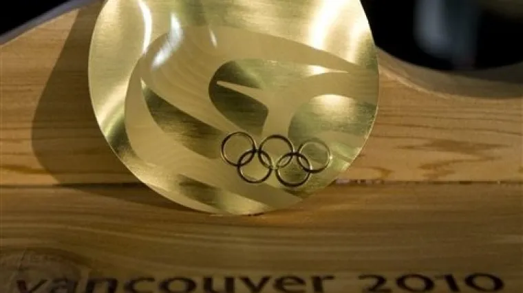 Zagrizao medalju pa slomio zub