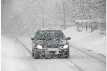 Snježna mećava u Lici, bura zatvorila ceste
