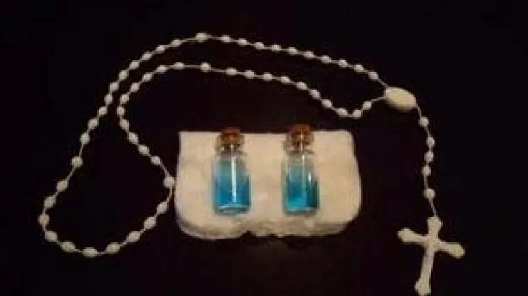 Narod se podijelio oko aukcije bočica s duhovima