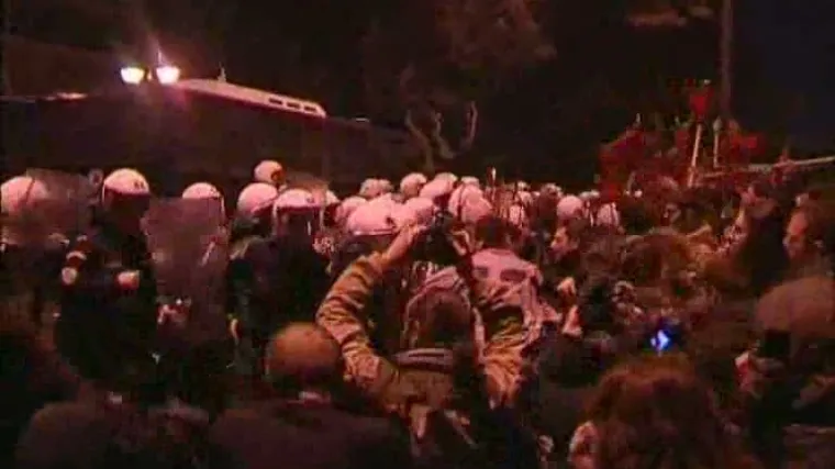 Grci se mlatili s policijiom