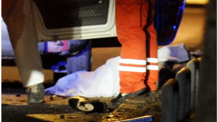 Pješak poginuo u naletu Mercedesa