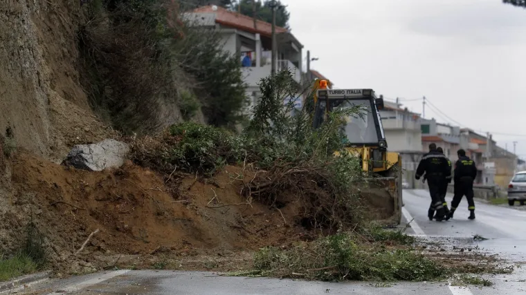 Odronilo se brdo i zatrpalo pola magistrale