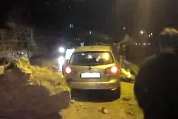 Kamene gromade skoro zdrobile auto na magistrali