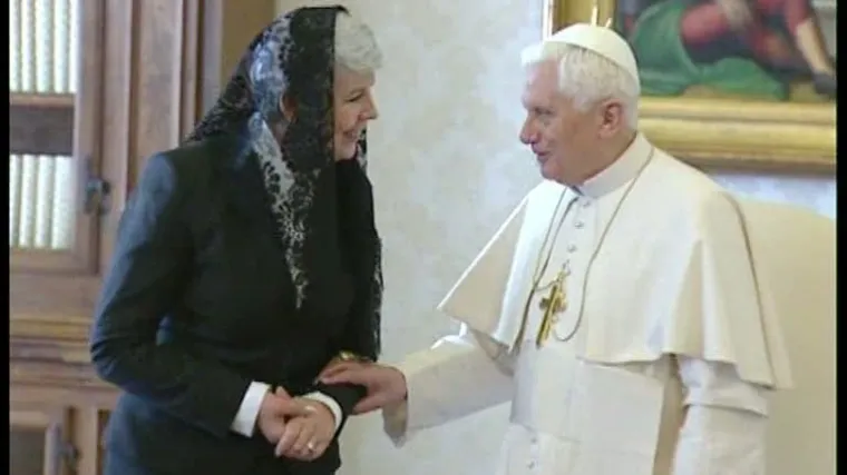 Papi podmeću pedofilski skandal, Kosor ga zove u RH