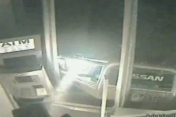 Automobilom provalili u bankomat