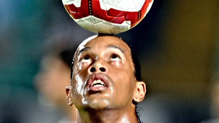 Ronaldinho uz Adriana u Flamengu?