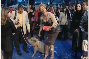 Emma Thompson na premijeru dovela prase