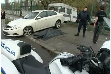 Dva pješaka poginula u naletu automobila