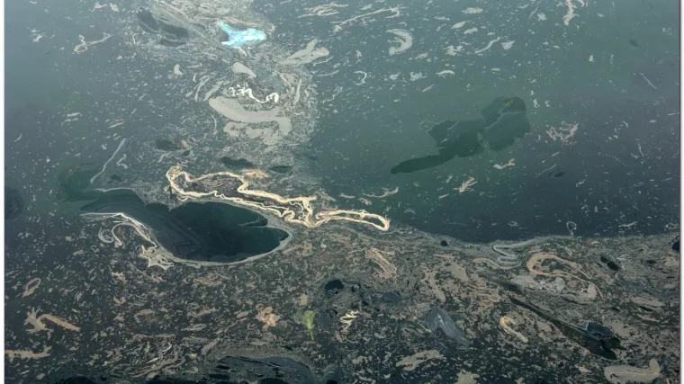 Velika naftna mrlja pliva po Dunavu