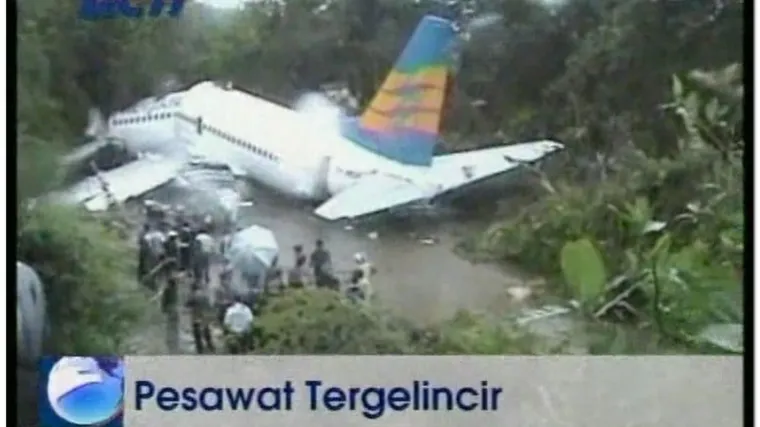 Avion sletio s piste i uletio u rijeku