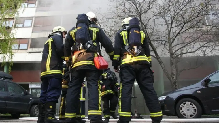 Izgorjelo &scaron;est podzemnih garaža i auto