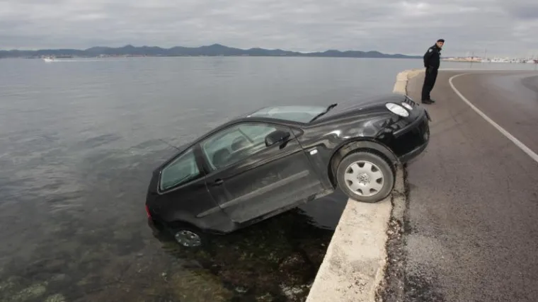 Automobilom sletio u more