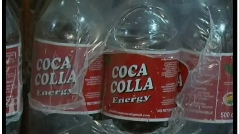 Bolivijac proizvodi sok s kokom