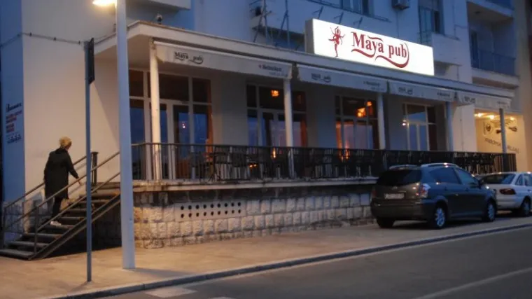 Mladić istukao policajce pred zadarskim pubom