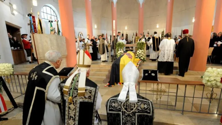 Biskup dao ostavku jer je mlatio djecu