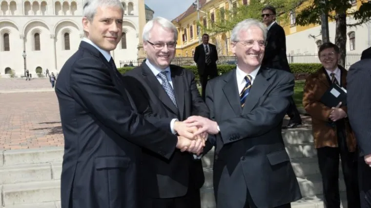 Srbija nezadovoljna pohvalama Josipoviću