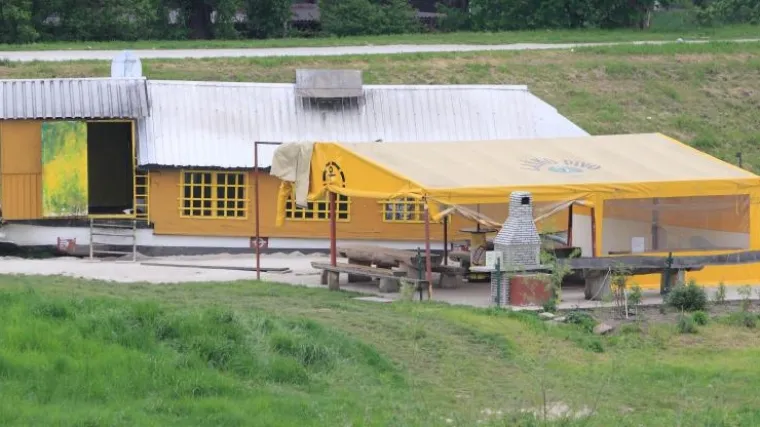 Mladiće izubijali &scaron;akama, nogama, bocama i nožem