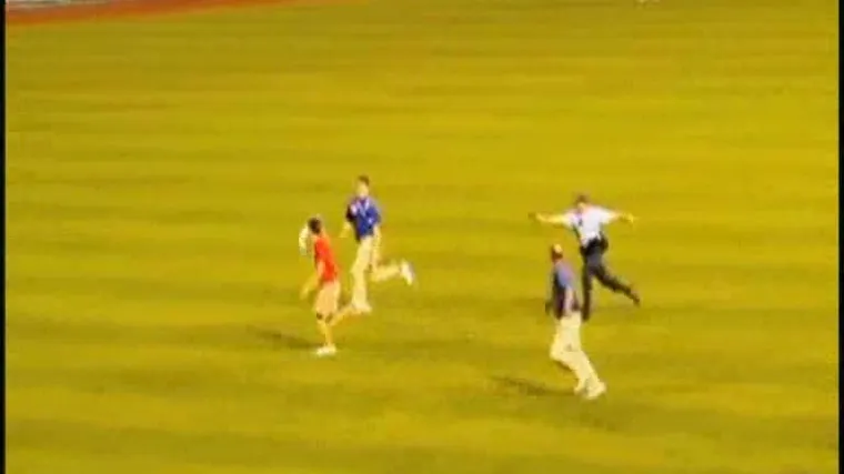 Policajac "upucao" mladića nasred terena