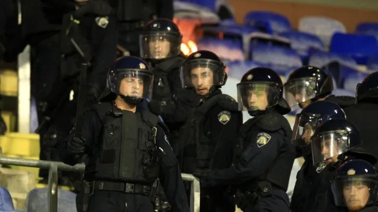 Policija upala u Udrugu i Klub navijača Dinama