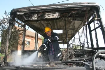 Učenici spašavali glave iz gorućeg busa