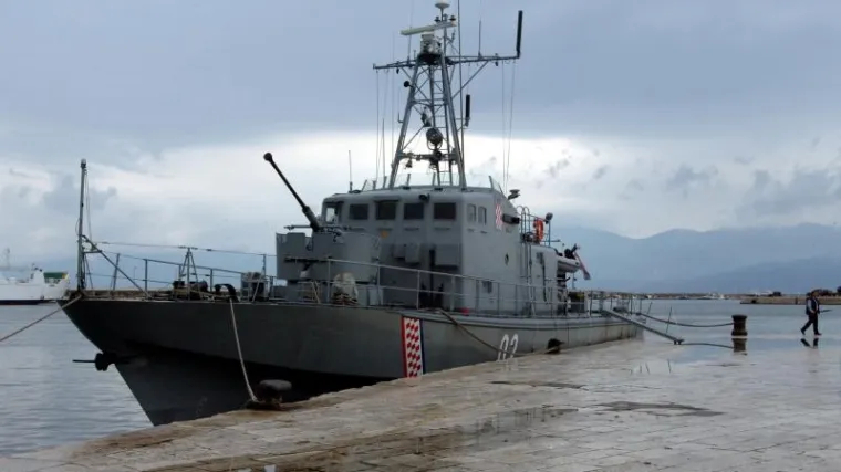 Ratna mornarica spasila norveške brodolomce