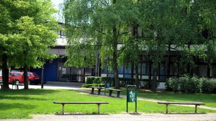 Spolovilom lupao po policijskom autu