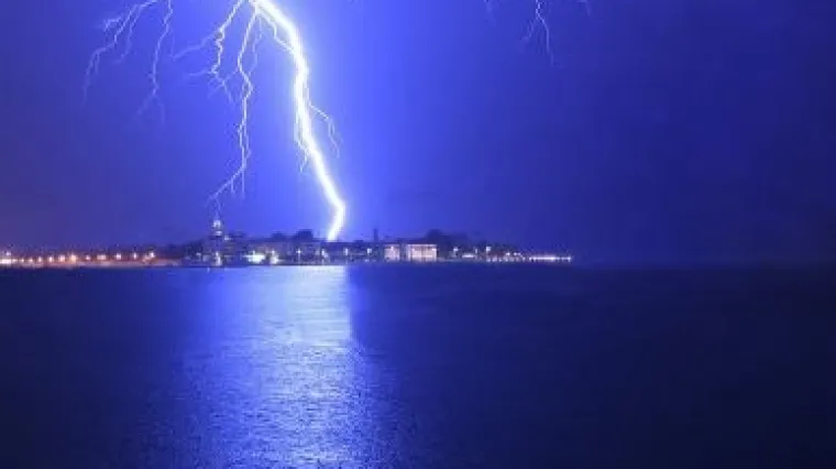 Munje pro&scaron;arale nebo nad Zadrom