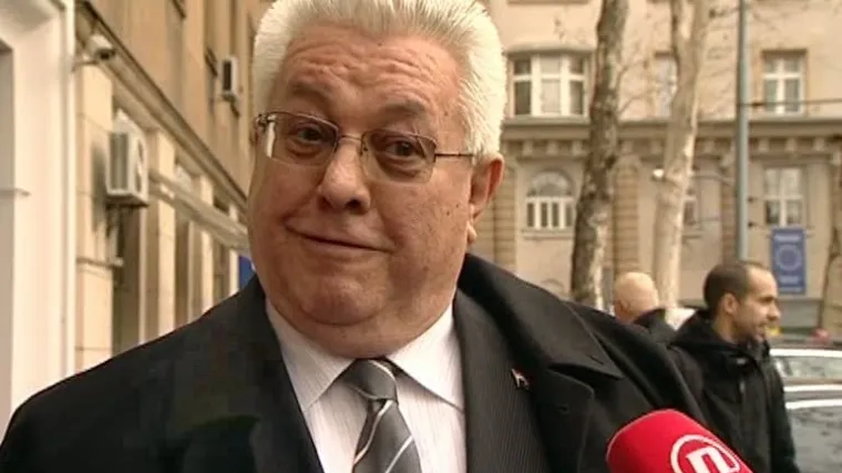 Barba Luka na Facebooku i Twitteru?