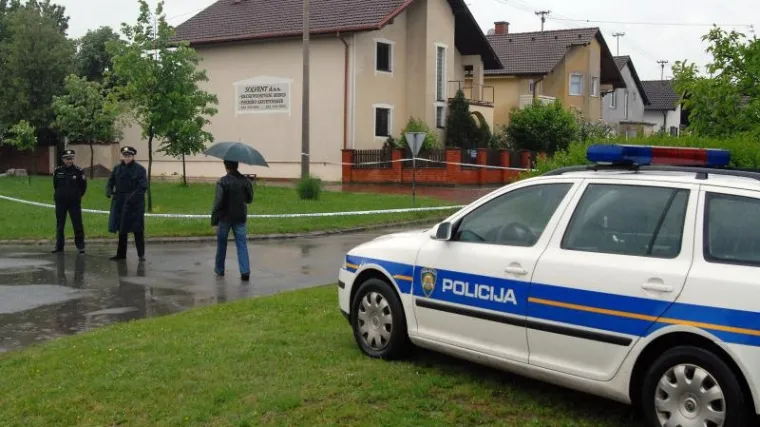 Vinkovci: Ubio ženu, starijeg sina i sebe