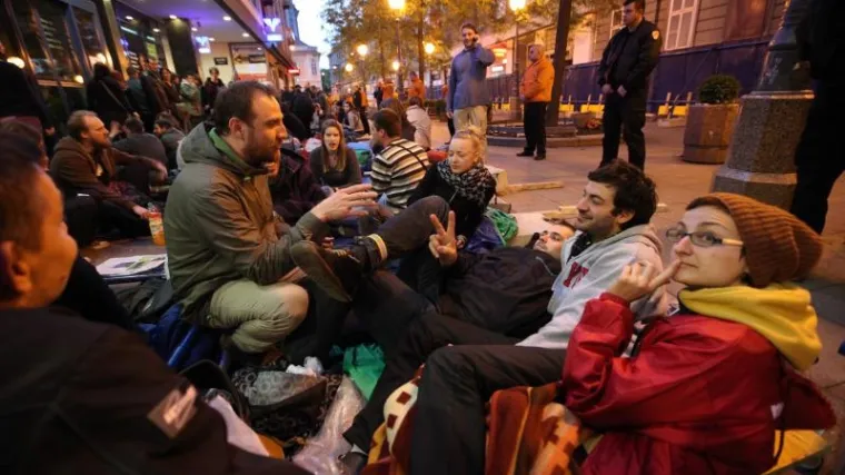 Stražare kod 'sru&scaron;enog Berlinskog zida'