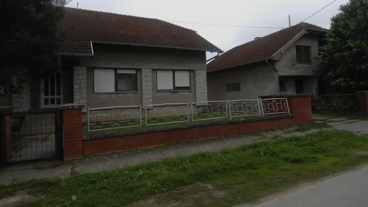 Dječak (12) koji se ozlijedio bombom stabilno