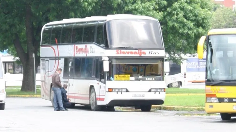 Autobusom na kat na kolodvoru gazio ljude
