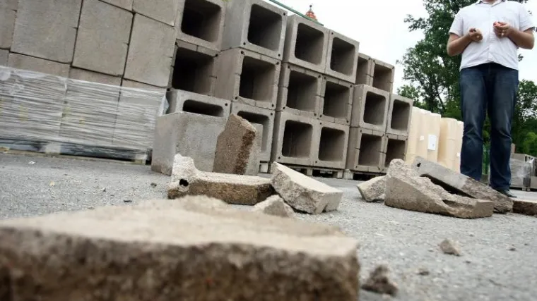 Dječaka teško ozlijedio betonski blok